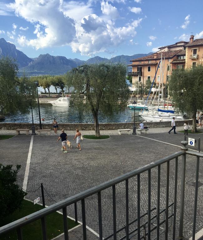 Suite La Castellana Torri Del Benaco Exterior photo